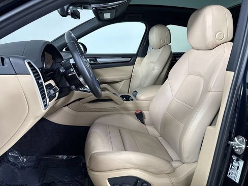 Certified 2023 Porsche Cayenne Platinum Edition AWD/4WD image 5