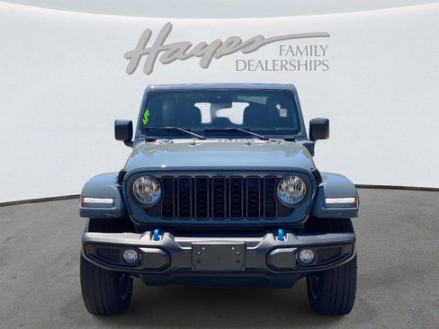 Used 2024 Jeep Wrangler Unlimited w/ Convenience Group AWD/4WD image 10