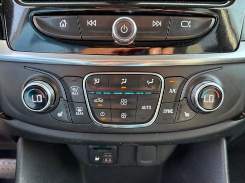 Used 2020 Chevrolet Traverse LT w/ LT Premium Package AWD/4WD image 36