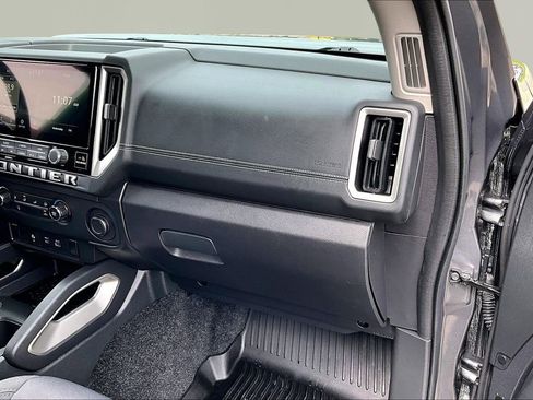 Used 2025 Nissan Frontier SV RWD image 17