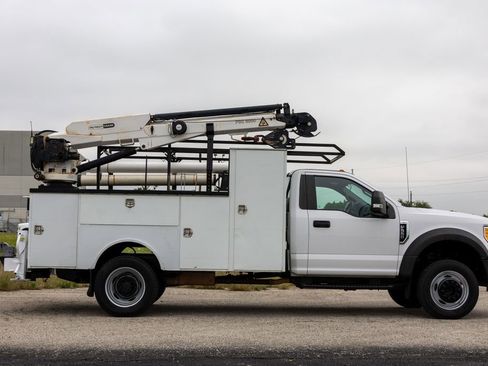 Used 2017 Ford F550 2WD Regular Cab Super Duty image 8