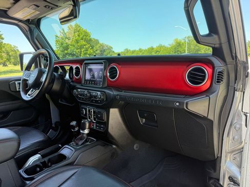 Used 2021 Jeep Wrangler Unlimited Rubicon AWD/4WD image 15