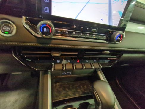 Used 2024 Chevrolet Colorado LT w/ LT Convenience Package image 14