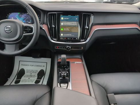 Used 2025 Volvo V60 B5 Cross Country Plus image 15