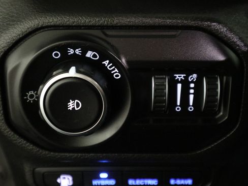 Used 2021 Jeep Wrangler Unlimited Sahara w/ Cold Weather Group AWD/4WD image 33