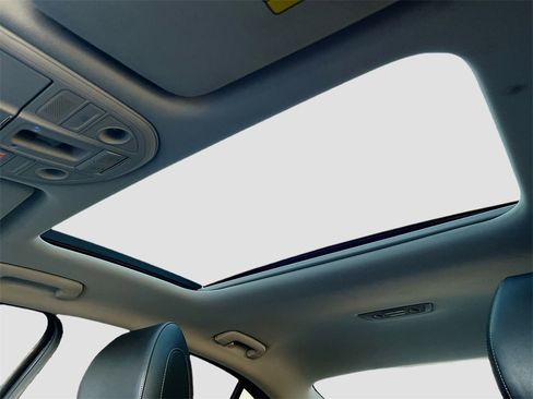 Used 2020 Genesis G70 2.0T w/ Elite Package image 21