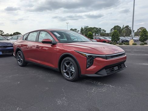 New 2026 Kia K4 FWD image 2