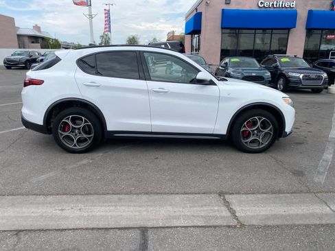 Used 2022 Alfa Romeo Stelvio Ti AWD/4WD image 4
