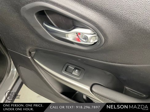 Used 2021 Jeep Cherokee Latitude Lux w/ Sun & Sound Group image 41