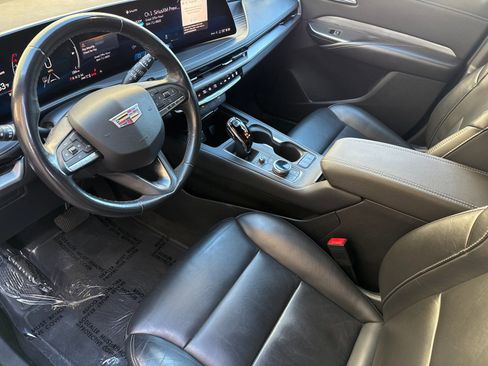 Used 2024 Cadillac XT4 Premium Luxury AWD/4WD image 7