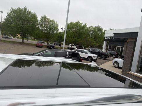 Used 2023 GMC Yukon XL Denali AWD/4WD image 11