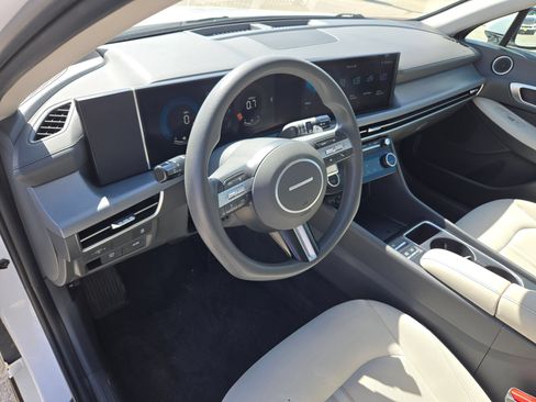 Used 2025 Hyundai Sonata SEL FWD image 10