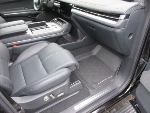 Used 2025 Lincoln Navigator Reserve w/ Jet Appearance Package image 34