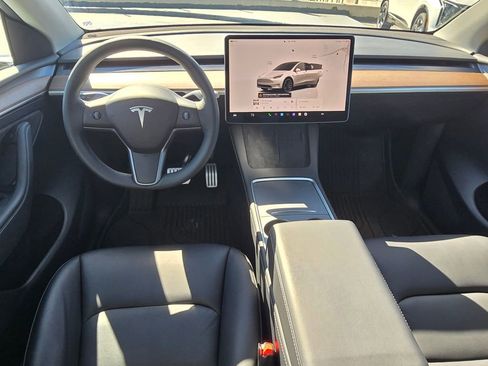 Used 2024 Tesla Model Y Performance AWD/4WD image 18