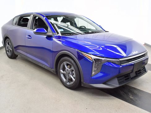 Used 2025 Kia K4 FWD image 2