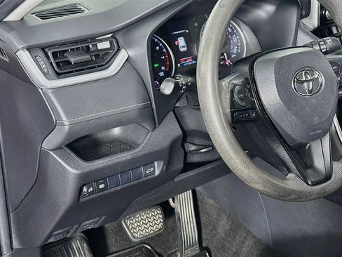 Used 2019 Toyota RAV4 XLE w/ Convenience Package FWD image 17
