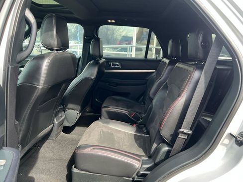 Used 2018 Ford Explorer XLT w/ Equipment Group 202A image 12