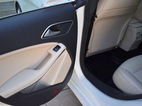 Used 2015 Mercedes-Benz CLA 250 image 36