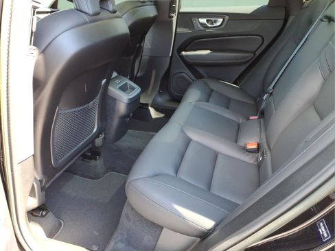 Used 2023 Volvo XC60 B5 Plus w/ Climate Package AWD/4WD image 17