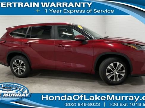 Used 2023 Toyota Highlander XLE FWD image 4