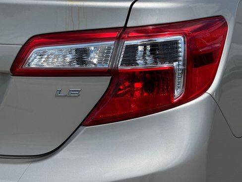 Used 2014 Toyota Camry LE FWD image 13