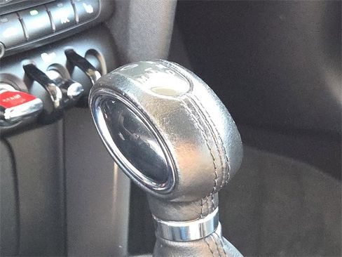 Used 2018 MINI Cooper 2-Door Hardtop image 21