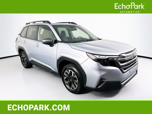 Used 2025 Subaru Forester Premium AWD/4WD image 1