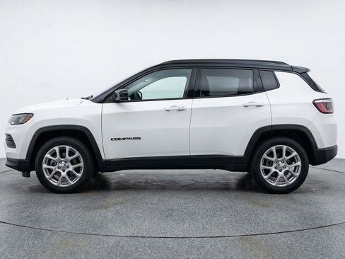 Used 2025 Jeep Compass Limited image 5