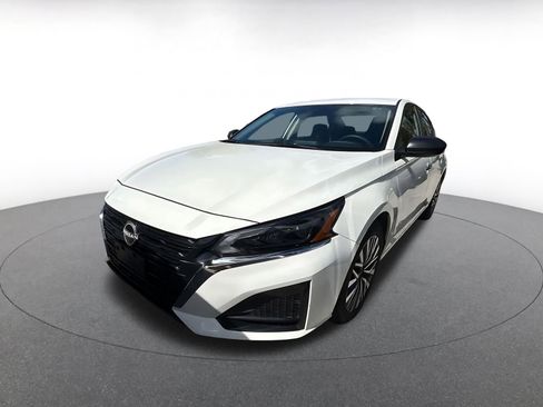 Used 2025 Nissan Altima 2.5 SV image 8