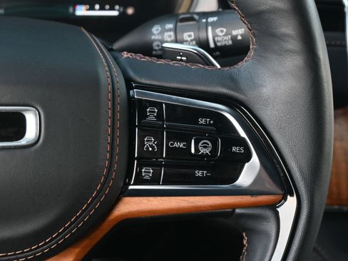 Used 2023 Jeep Grand Cherokee Summit AWD/4WD image 21