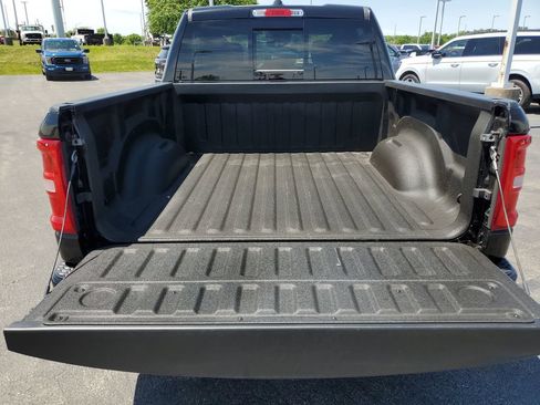 Used 2025 RAM 1500 4x4 Crew Cab image 14