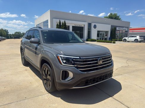 New 2026 Volkswagen Atlas SE FWD image 3
