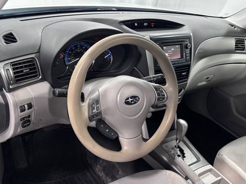 Used 2013 Subaru Forester 2.5X Premium w/ All-Weather Plus Pkg AWD/4WD image 9