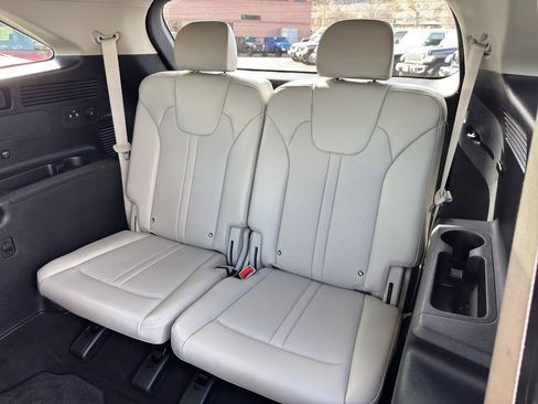 Used 2023 Kia Sorento EX image 13