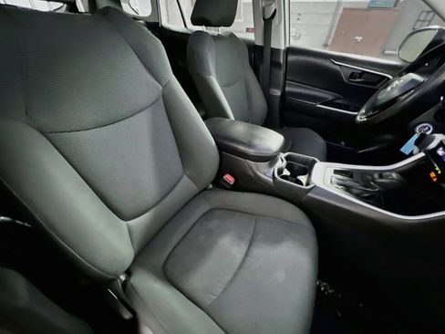 Used 2021 Toyota RAV4 LE FWD image 30