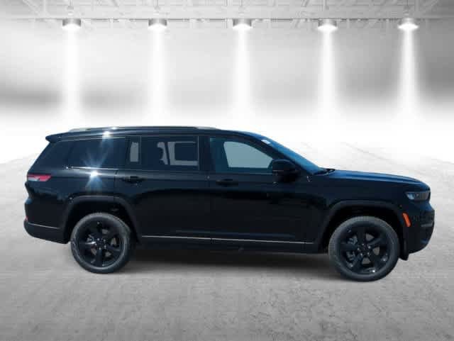Certified 2025 Jeep Grand Cherokee L Limited w/ Black Appearance Package AWD/4WD image 9