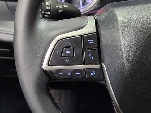 Used 2022 Toyota Highlander XLE FWD image 49