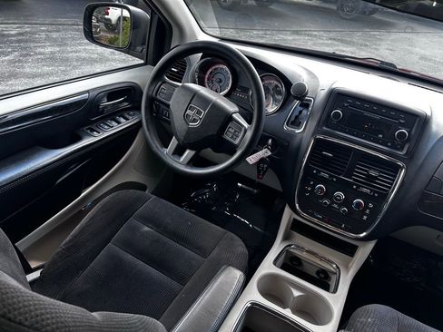 Used 2014 Dodge Grand Caravan SXT FWD image 22