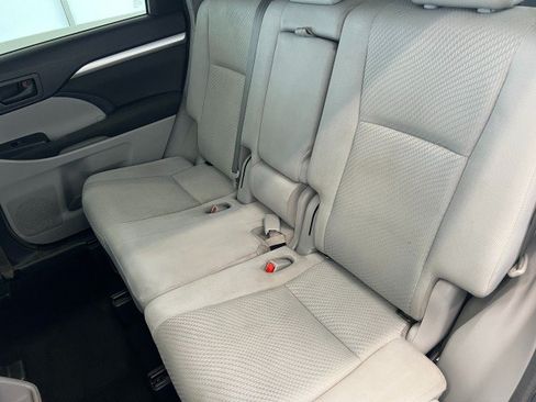 Used 2017 Toyota Highlander LE AWD/4WD image 21