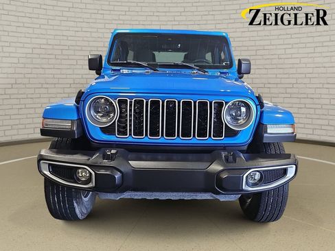Used 2024 Jeep Wrangler Unlimited Sahara w/ Technology Group AWD/4WD image 2