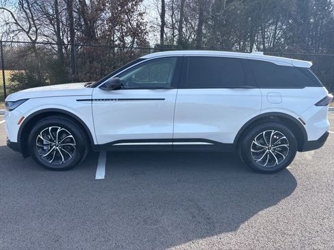 Certified 2025 Lincoln Nautilus Premier image 2