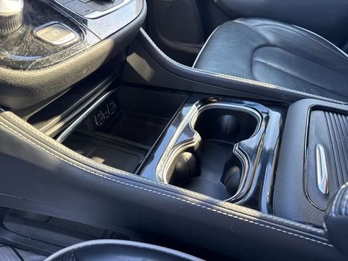 Used 2022 Chrysler Pacifica Limited w/ S Appearance Package image 14