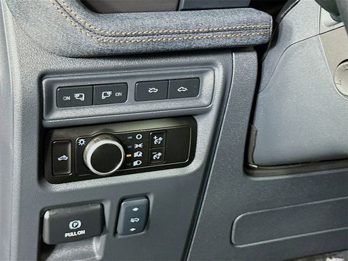 Used 2024 Ford F150 Lightning Lariat image 10