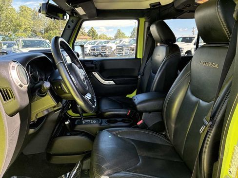 Used 2016 Jeep Wrangler Unlimited Sahara w/ Connectivity Group AWD/4WD image 13