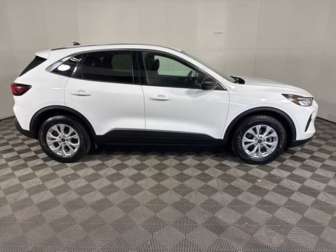 Used 2023 Ford Escape Active image 11