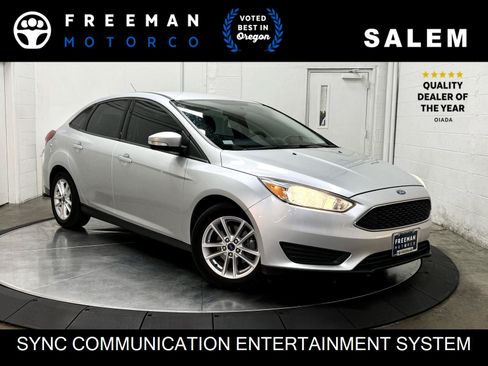 Used 2016 Ford Focus SE FWD image 1