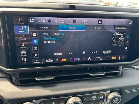 Used 2026 Jeep Wrangler Unlimited Rubicon AWD/4WD image 19