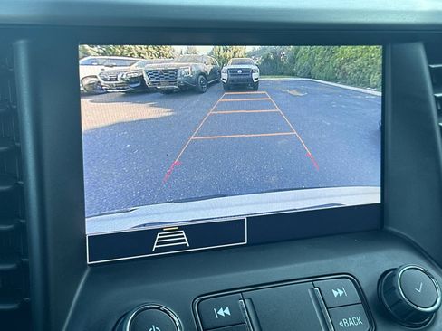 Used 2023 GMC Acadia SLE image 22