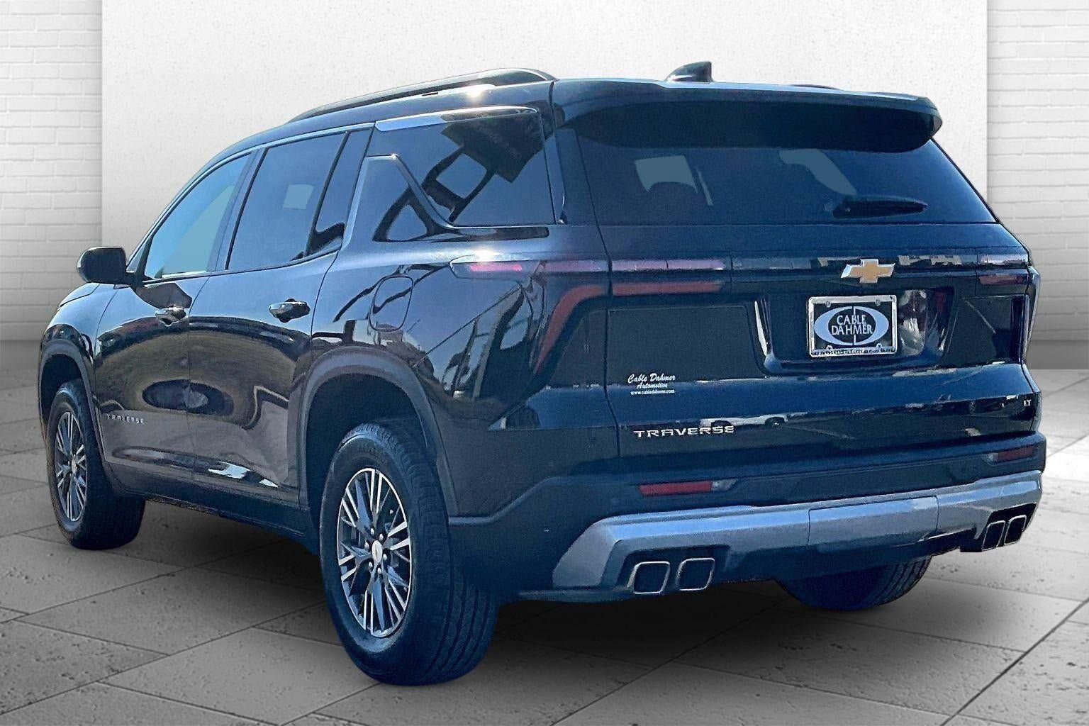 Used 2024 Chevrolet Traverse LT FWD image 19