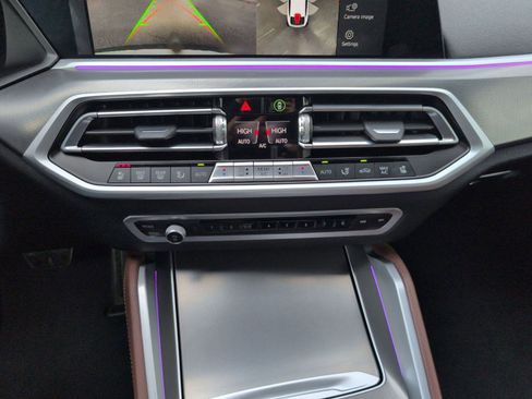 Used 2022 BMW X6 M50i w/ Dynamic Handling Package image 8